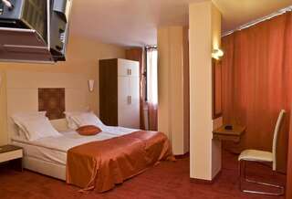 Отель Hotel 4 Zona София Двухместный номер с 1 кроватью и собственной ванной комнатой-5