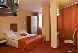 Отель Hotel 4 Zona София Двухместный номер с 1 кроватью и собственной ванной комнатой-15
